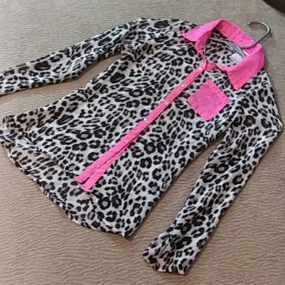 🌟youth button up blouse 🌟 - Picture 4 of 5